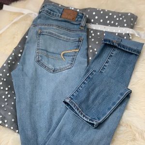 AMERICAN EAGLE  Light Wash Super Stretch Jegging